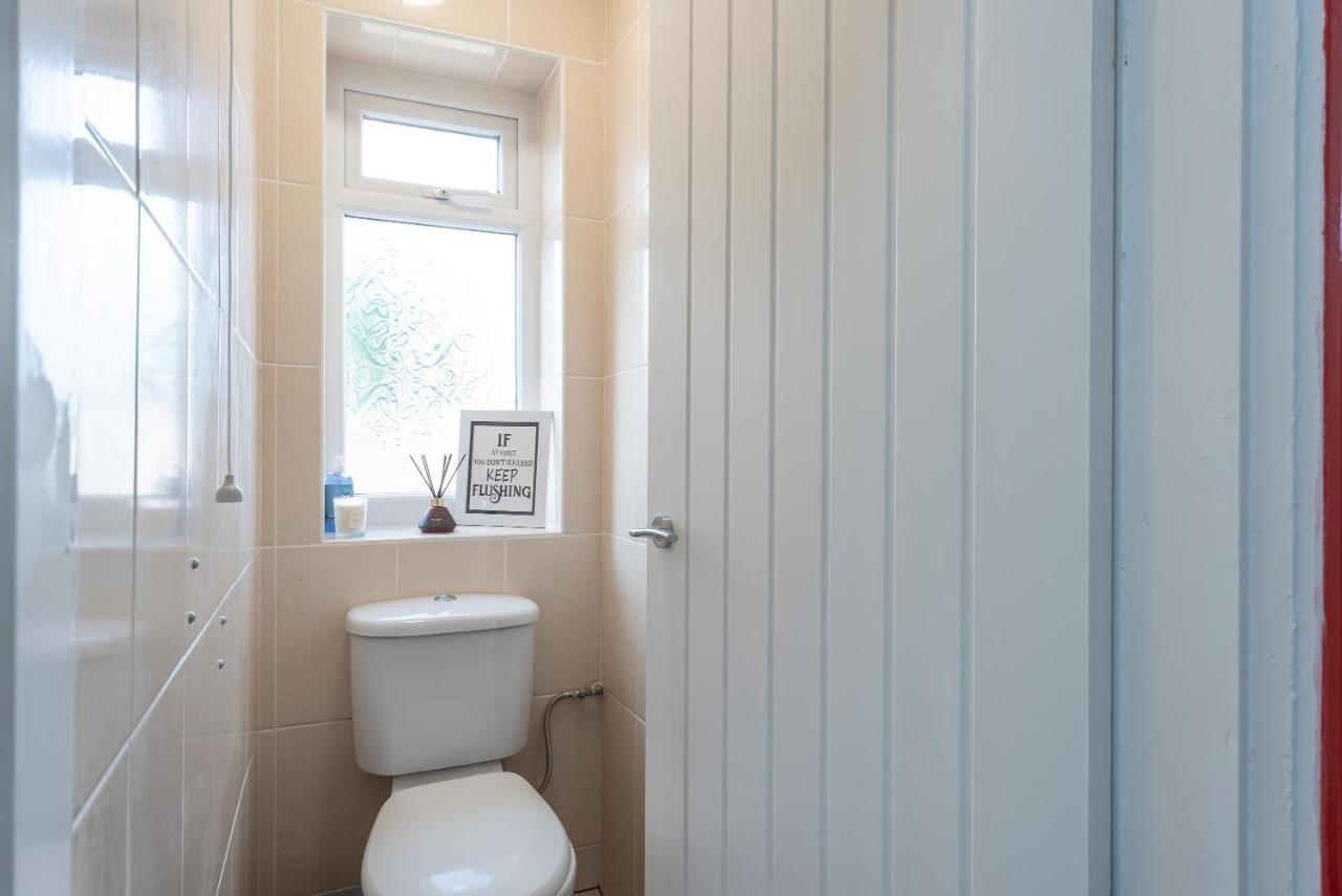 Aseda 4 Bedroom Private Parking, Game Zone -Pool Table, Garden Home Kingston upon Hull Extérieur photo